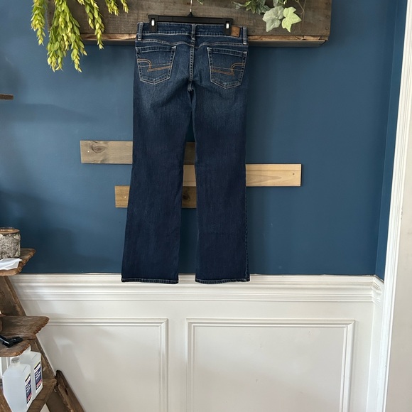 American Eagle Favorite Boyfriend Boot Cut Jeans. EUC. Size 8 - Picture 8 of 16